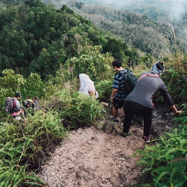 เทือกเขา"ฆูนุงซีลีปัต" อ.เบตง จ.ยะลา ☕️🏕️