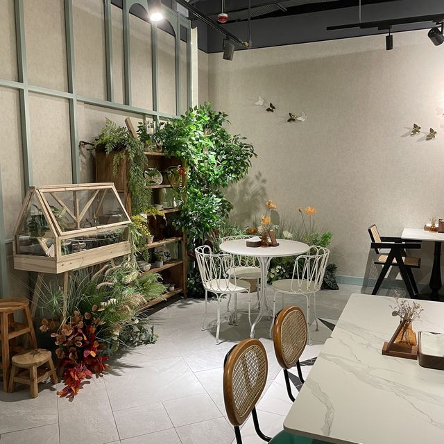 旺角朗豪坊文青café 出色牛角窩夫/扒類任食薯條