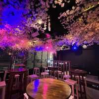 【大阪・難波】桜満開の店内でサクサク韓国チキンを味わう「ムニポチャ難波店」