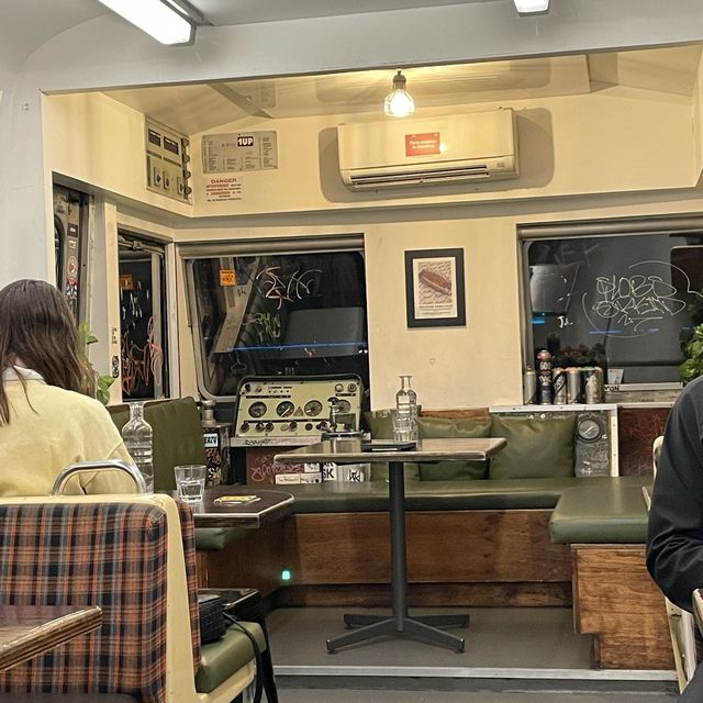 멜버른 수제버거맛집추천 ! 기차버거로 유명한 Easey's