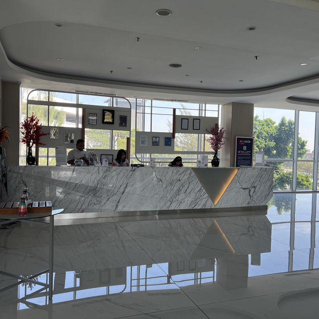 Harris Hotel & Convention Bundaran Satelit Harris Hotel & Convention Bundaran Satelit