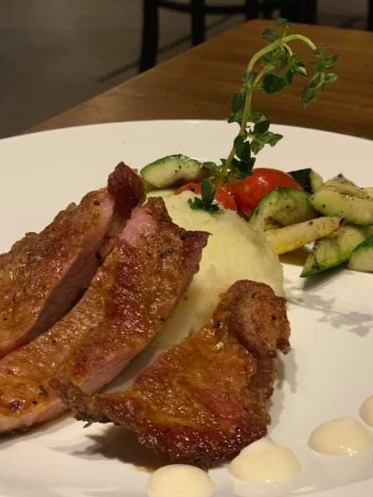 馬來西亞🇲🇾朋友聚會好地方❤️The Barn😎時尚酒吧餐廳🍴一應俱全👍🏻