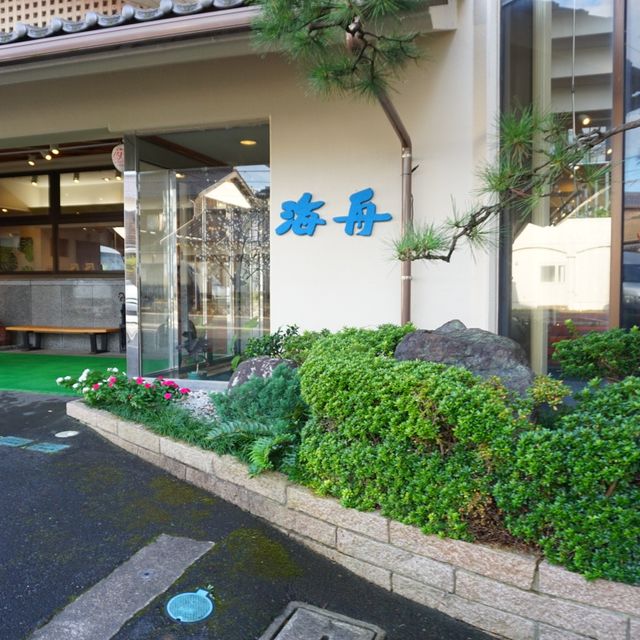 海がそばにあるカフェ