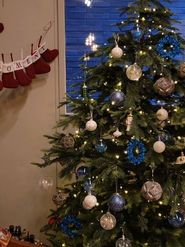 크리스마스 느낌 낭낭한 망원동 프레젠트 모먼트🎄