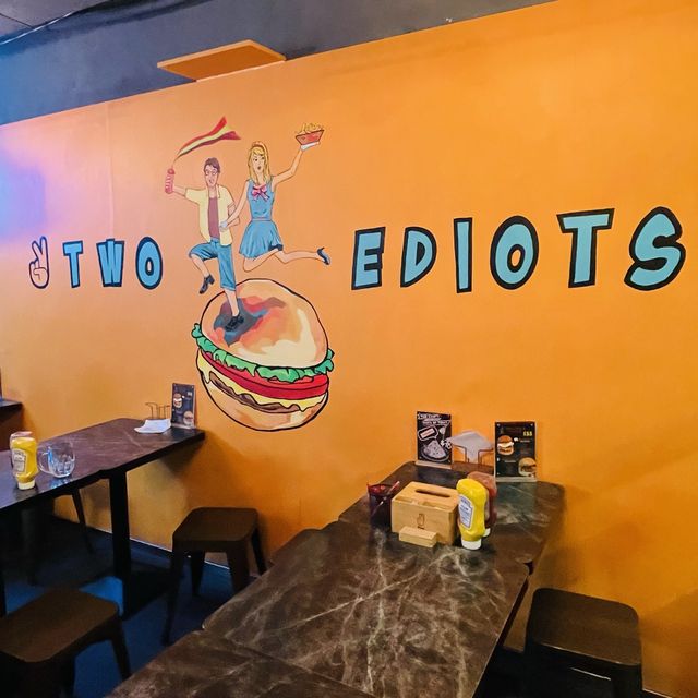 🍔🍔TWO EDIOTS 