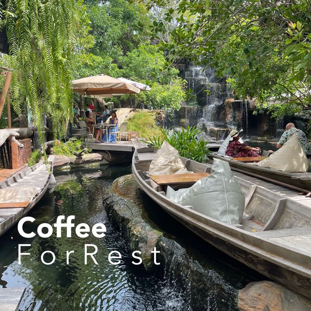 ร้านกาแฟมีน้ำตกอยู่กลางร้าน💚🌾🫧