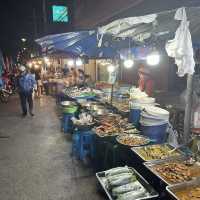 หาของกินที่ตลาดประตูเชียงใหม่