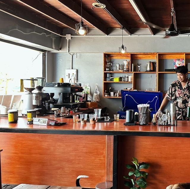 Custom Caff Coffee Roasters ☕️🍫