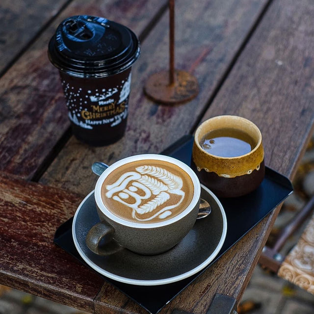 Long Lux Coffee (หลงรัก คอฟฟี่ โรสเตอร์ อุบล) 