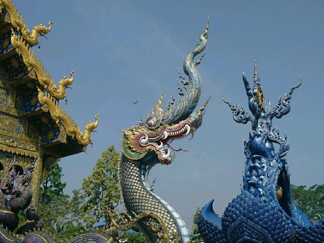 วัดร่องเสือเต้น Blue Temple