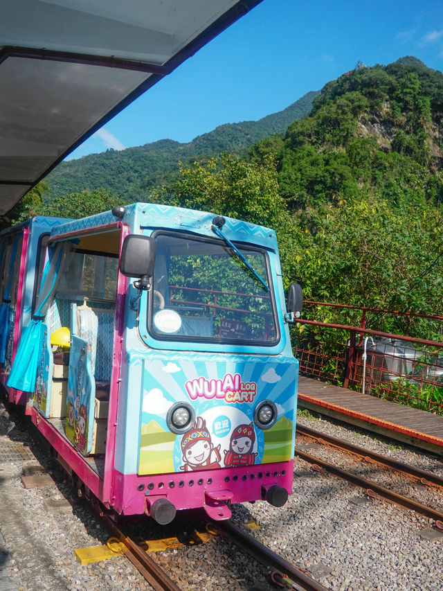 【觀光台車直達烏來瀑布｜近距離觀賞的景觀餐廳】 