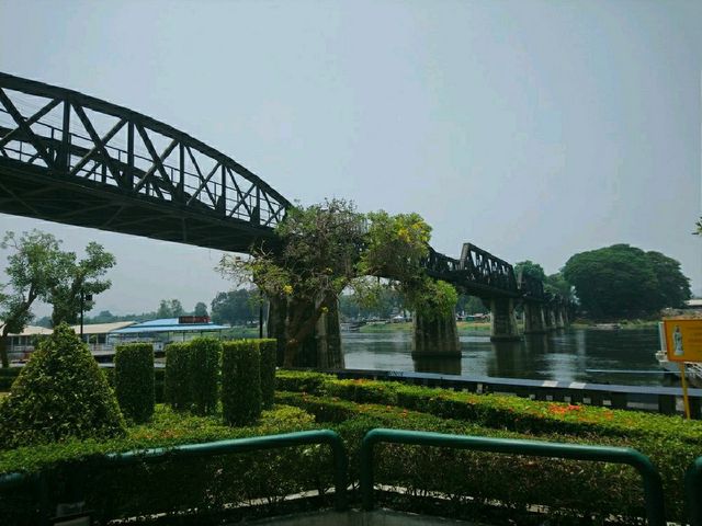 หนีร้อนมาเที่ยว..สะพานข้ามแม่น้ำแคว