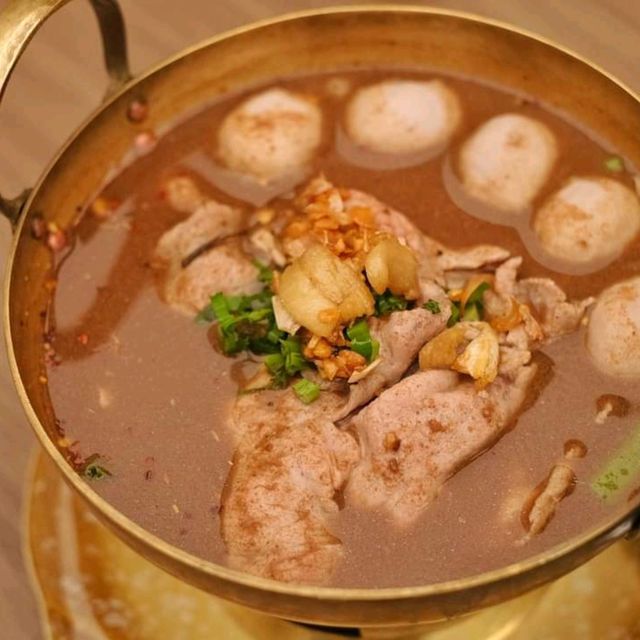 ก๋วยเตี๋ยวเรือเพนนิน ร้านดังในตำนาน