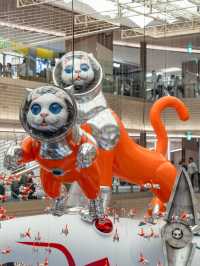 【東京都/銀座】宙に浮く宇宙服を着た巨大な猫！？