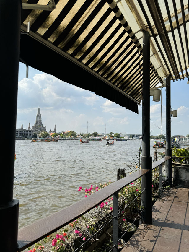 【バンコク】アットワルンを眺める最高に気持ちの良いカフェ