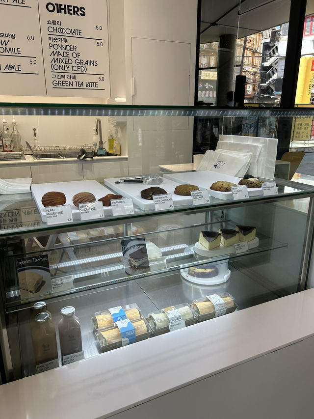 ファッションブランドAlAND弘大店に初のカフェが！✨