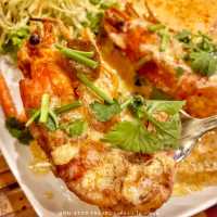 นั่งทานอาหารแบบฟินๆ ริมน้ำ สุดแสนโรแมนติก …