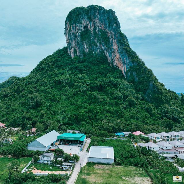 ภูเขาอกทะลุ