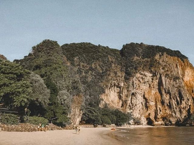 หาดสวย น้ำทะเลใส ทรายนุ่ม @หาดไร่เลย์ กระบี่