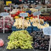 Experience Local Life at the Albert Cuyp Market 🇳🇱