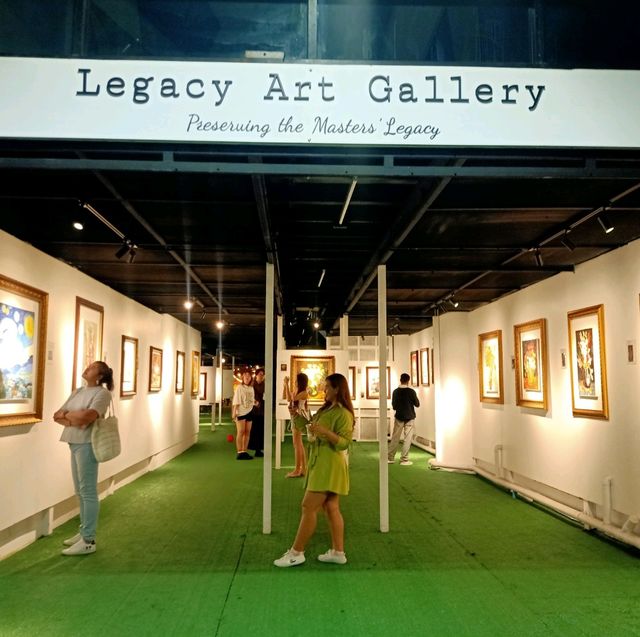 ชมศิลปะ ฮีลใจ ที่ Legacy art gallery 