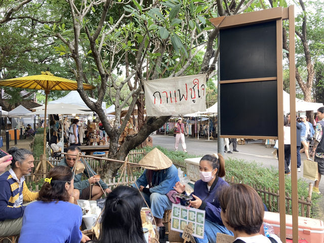 เดินช้อปรับลมหนาวหากาแฟอุ่น ๆ ที่ ‘จริงใจ มาร์เก็ต