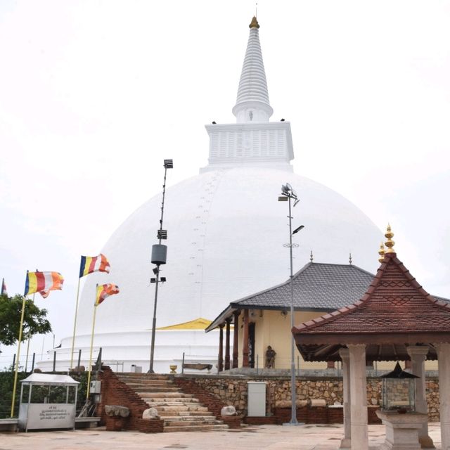 The white stupas of Mihintale 🇱🇰