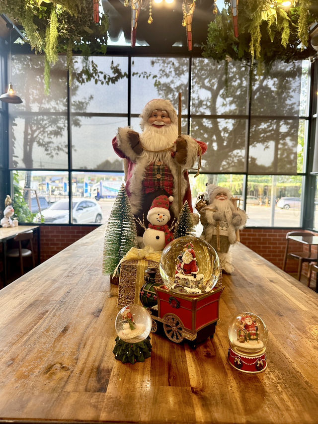 พาเที่ยวคริสมาสทที่ CAFE AMAZON 🎄