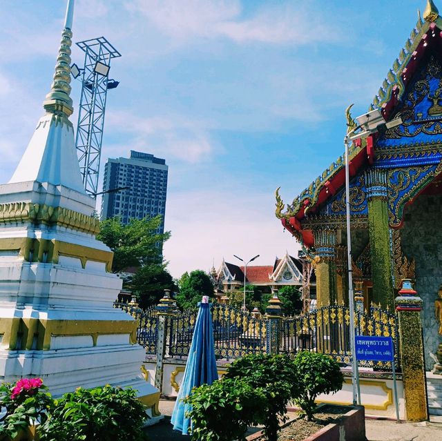 泰國曼谷皇家古廟景點:Wat Ratchawarin，建築精美絕倫，適合打卡拍照📸