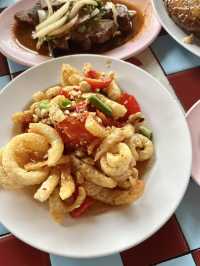 ส้มตำยายขัน ริมทางรถไฟสุดแซ่บ