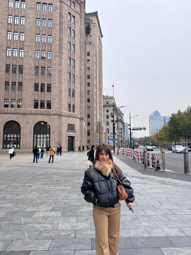 ถ่ายรูปเก๋ๆ ยามเช้า ที่ The bund Shanghai