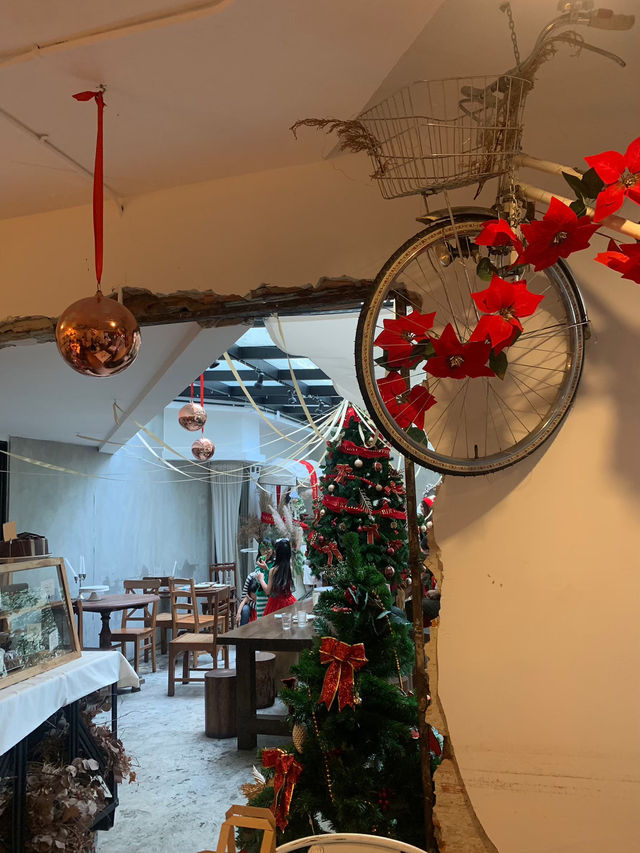 คาเฟ่สุดฮิตตลอดกาล UNBIRTHDAY CAFE🎁🎄