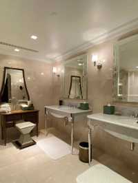 Anantara Siam Bangkok: A Luxurious Oasis in the Heart of the City