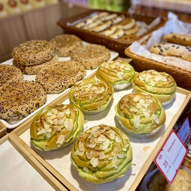 เบเกอรี่ร้านดังมีให้เลือกอร่อยกว่า 3,000 ชิ้น