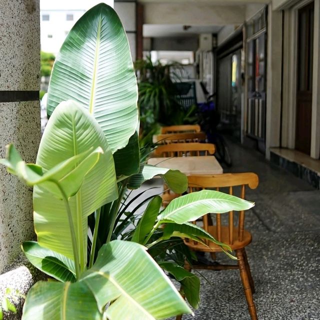 台灣高雄_RAN CAFÉ_ 必訪甜點店 優雅的芭樂美式