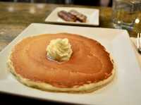 A Perfect Brunch at Liliha Bakery in Honolulu