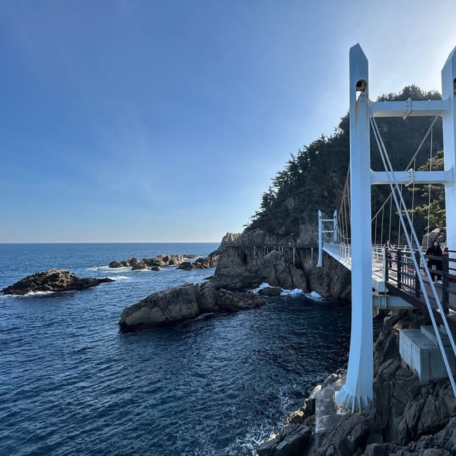 삼척 촛대바위, 강원도의 숨은 절경을 만나다!