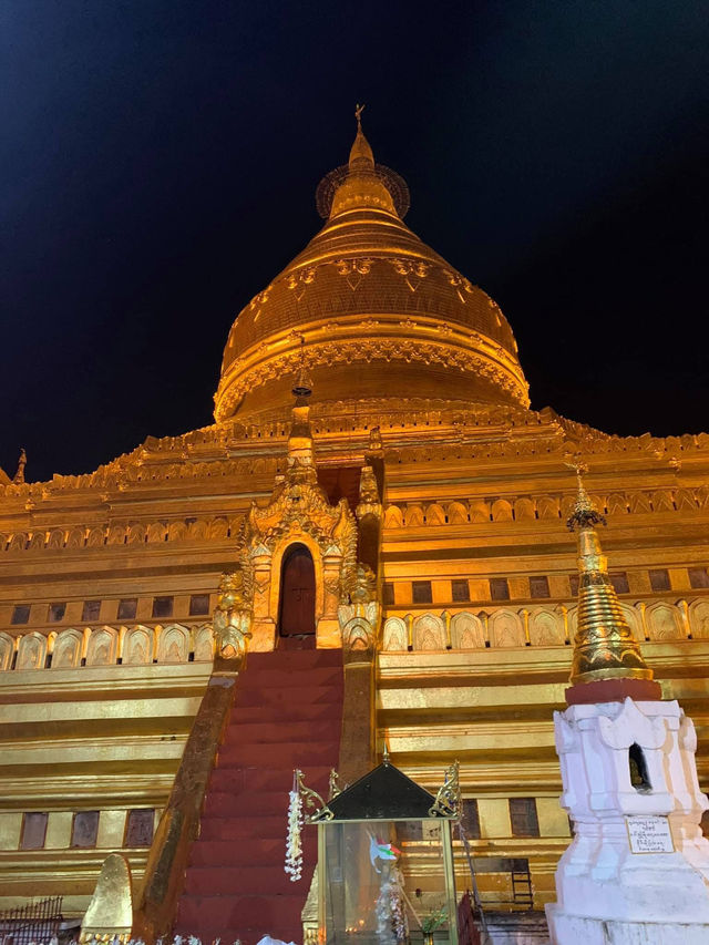 Shwe Zigon Pagoda of Ancient Bagan 