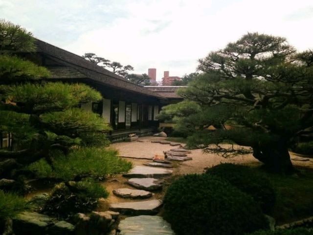 栗林公園-日本回遊式庭園代表，四國賞櫻好去處