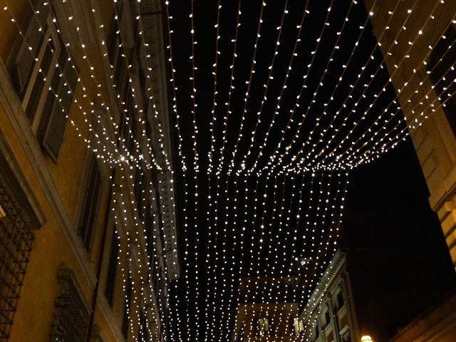 【イタリア・ローマ】旧市街のイルミネーションが素敵