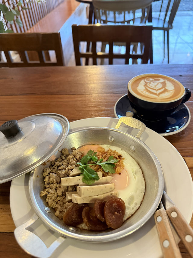 📍Perfect breakfast on a holiday break. 