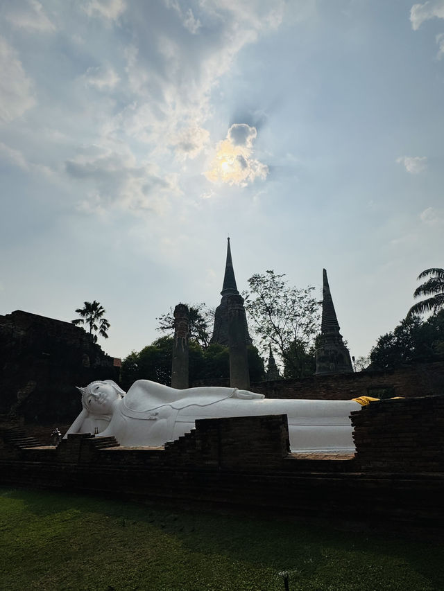 วัดใหญ่ชัยมงคล สถานที่ศักดิ์สิทธิ์ที่ต้องมา
