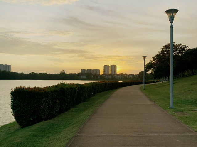 Magical Evening at Putrajaya Lake ✨🌊