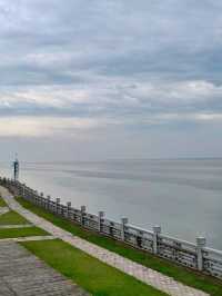 Viewing Tide Park: A Prime Spot for Qiantang River's Spectacular Tidal Bore