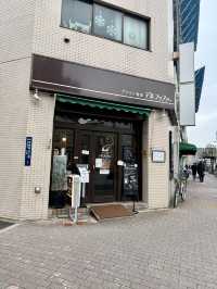 Der Koffer: A Cozy Retro Café in Honjo-Azumabashi