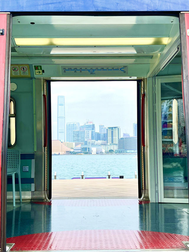 🇭🇰홍콩 뷰포인트 - 🌊바다 배경으로 🚇지하철이? : 하버 스테이션