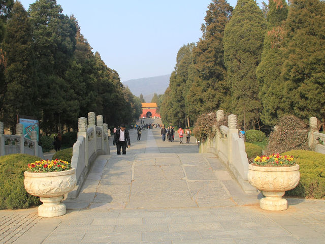 🏞️ **【明孝陵：明朝帝陵的恢弘與靜謐】** 🐉  