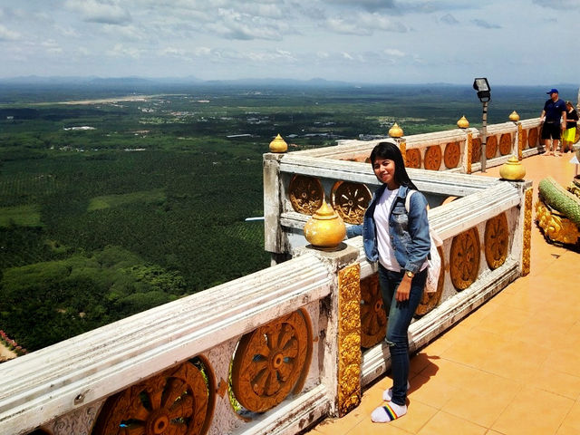 ผู้พิชิตยอดเขาพระบาท พระธาตุ วัดถ้ำเสือ กระบี่