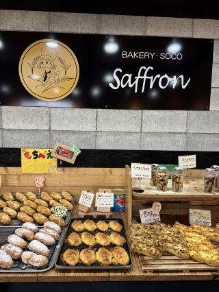 【福岡グルメ】焼きたてパンがたくさん並ぶ倉庫を改装した人気のベーカリー🍞