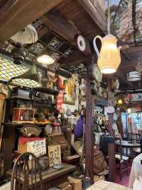 【北九州カフェ】猫が天井を歩く!?知る人ぞ知るレトロな喫茶店☕️